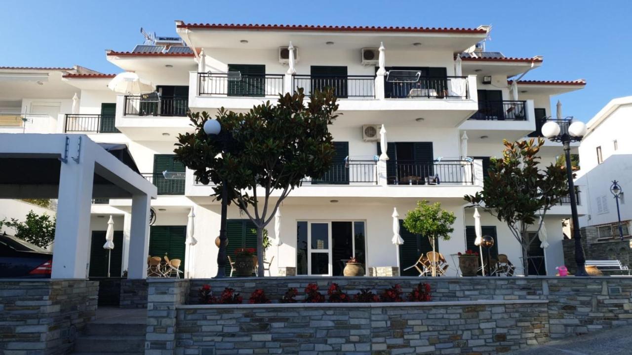 Pansion Alexandros By The Sea Aparthotel Néa Skióni Eksteriør bilde