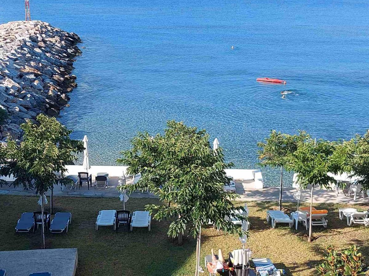 Pansion Alexandros By The Sea Aparthotel Néa Skióni Eksteriør bilde
