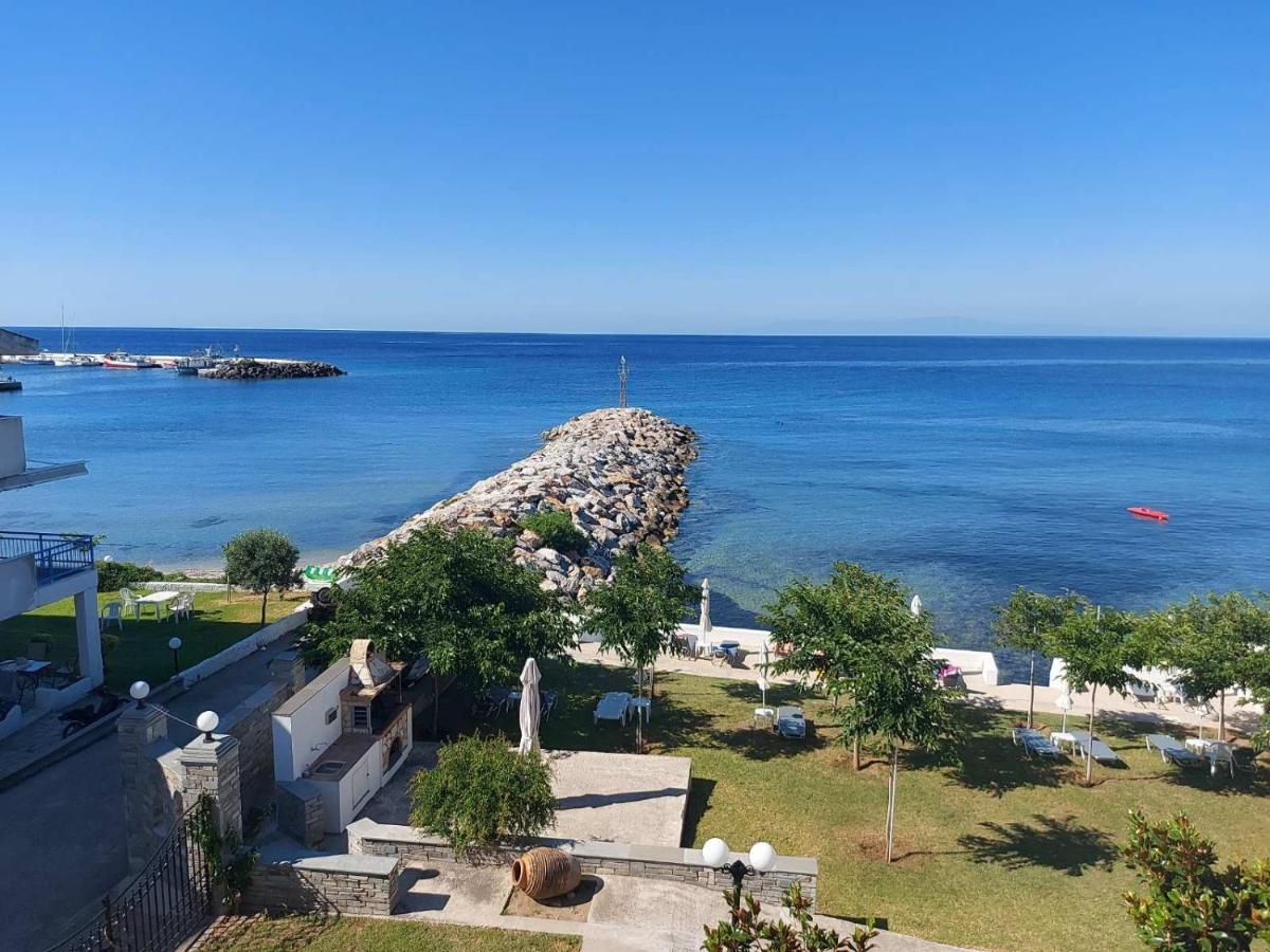 Pansion Alexandros By The Sea Aparthotel Néa Skióni Eksteriør bilde