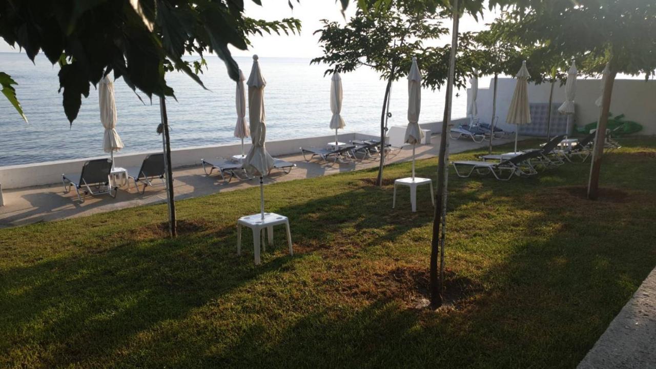 Pansion Alexandros By The Sea Aparthotel Néa Skióni Eksteriør bilde