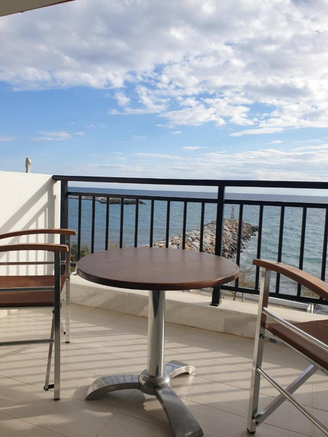 Pansion Alexandros By The Sea Aparthotel Néa Skióni Eksteriør bilde